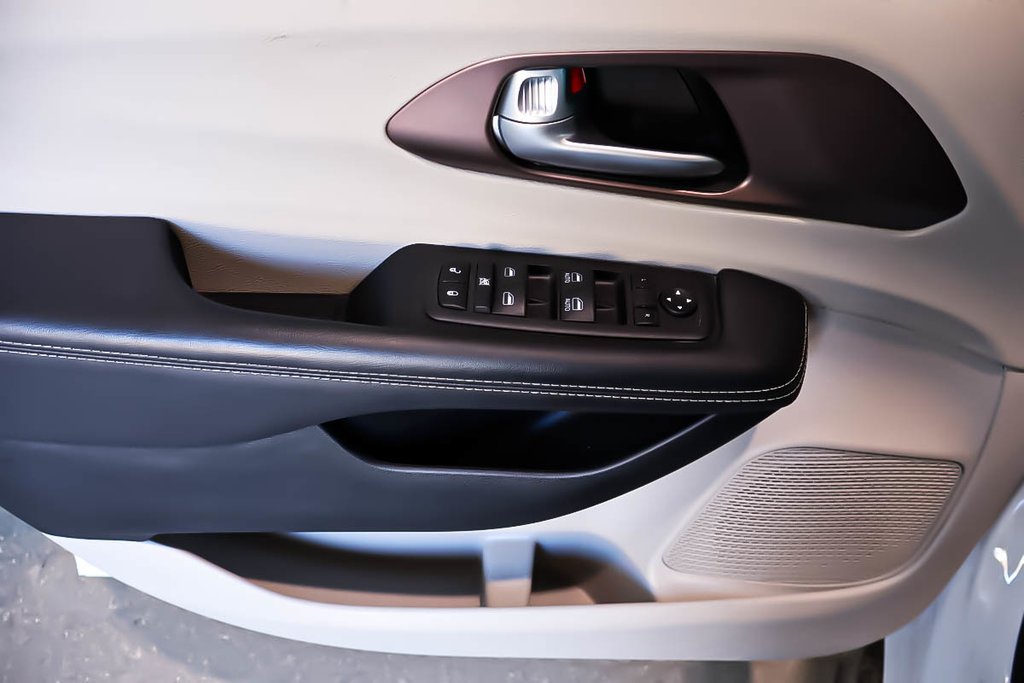 Chrysler GRAND CARAVAN SXT + DEMARREUR A DISTANCE + CARPLAY 2024 à Terrebonne, Québec - 29 - w1024h768px