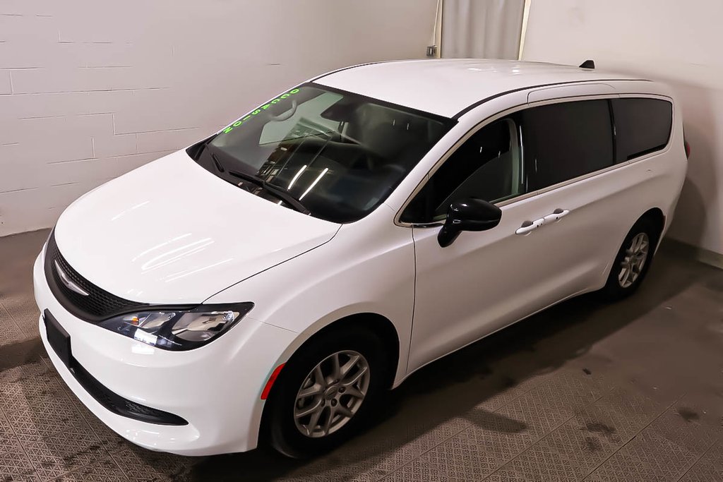 Chrysler GRAND CARAVAN SXT + DEMARREUR A DISTANCE + CARPLAY 2024 à Terrebonne, Québec - 3 - w1024h768px