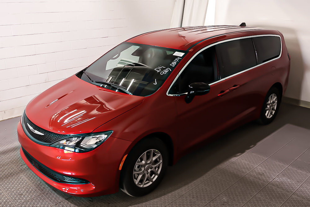 2025 Chrysler Grand Caravan SXT in Terrebonne, Quebec - 3 - w1024h768px