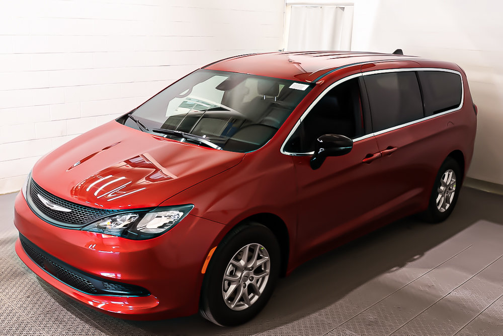 2025 Chrysler Grand Caravan SXT in Terrebonne, Quebec - 3 - w1024h768px