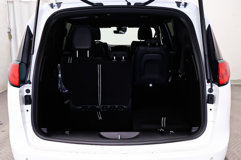2026 Chrysler Grand Caravan SXT in Terrebonne, Quebec - 6 - w1024h768px