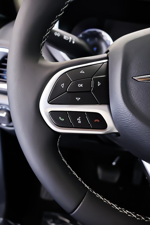 2026 Chrysler Grand Caravan SXT in Terrebonne, Quebec - 14 - w1024h768px
