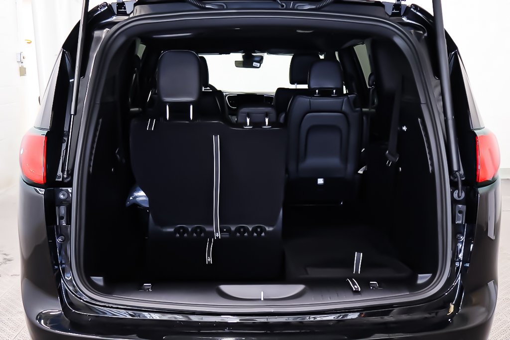 2026 Chrysler Grand Caravan SXT in Terrebonne, Quebec - 6 - w1024h768px