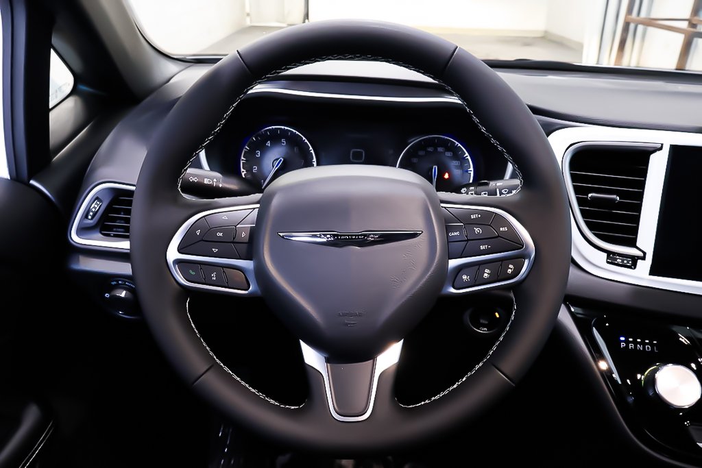 Chrysler Grand Caravan SXT 2026 à Terrebonne, Québec - 13 - w1024h768px