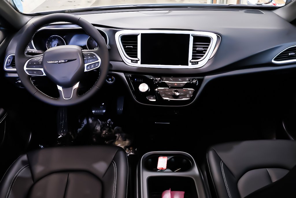 Chrysler Grand Caravan SXT 2026 à Terrebonne, Québec - 12 - w1024h768px