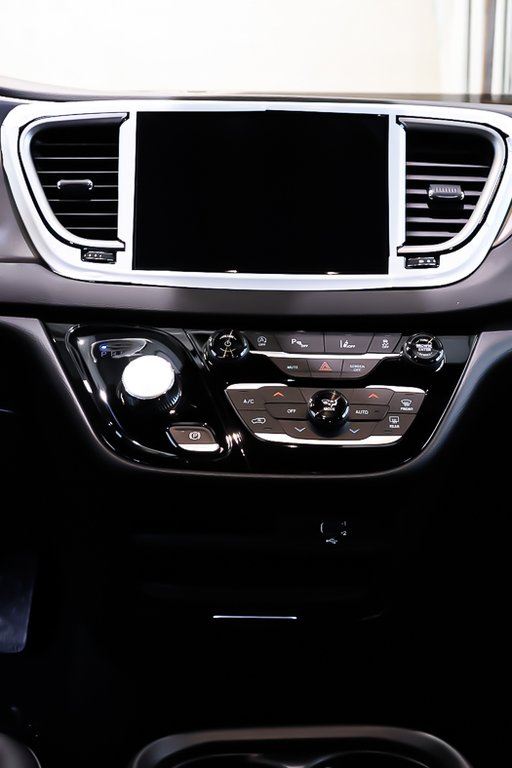 Chrysler Grand Caravan SXT 2026 à Terrebonne, Québec - 17 - w1024h768px