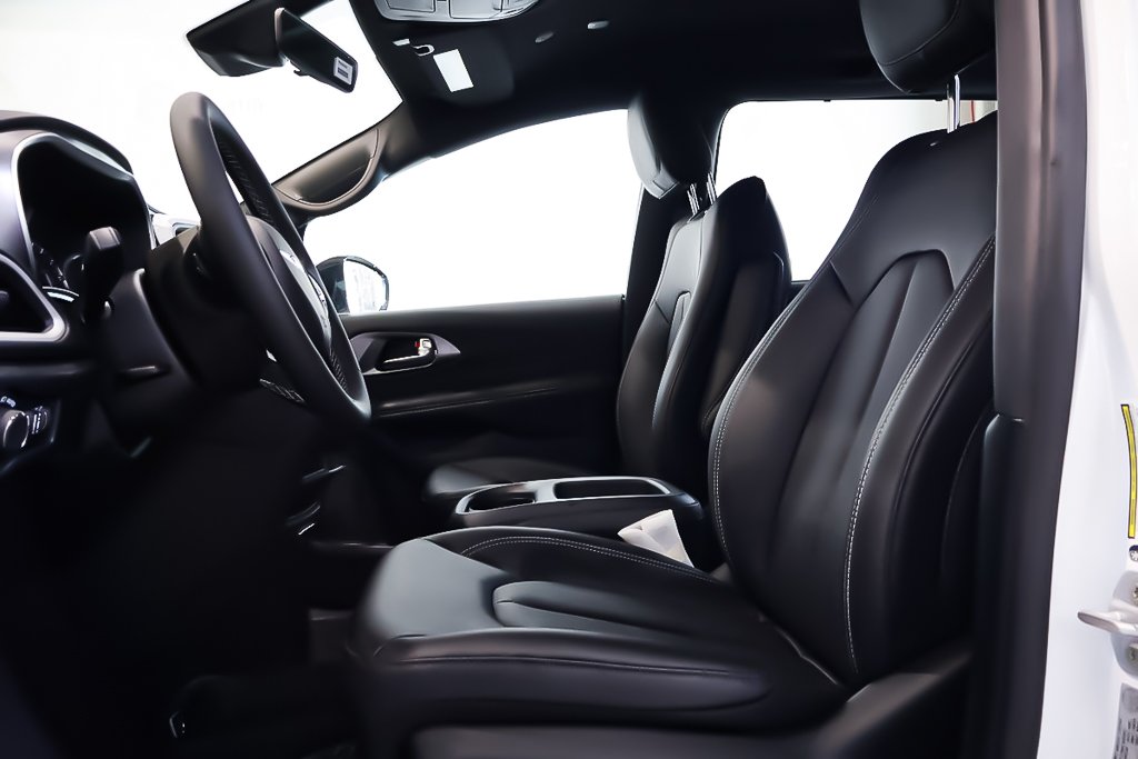 Chrysler Grand Caravan SXT 2026 à Terrebonne, Québec - 10 - w1024h768px