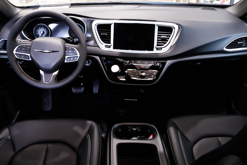 Chrysler Grand Caravan SXT 2026 à Terrebonne, Québec - 12 - w1024h768px