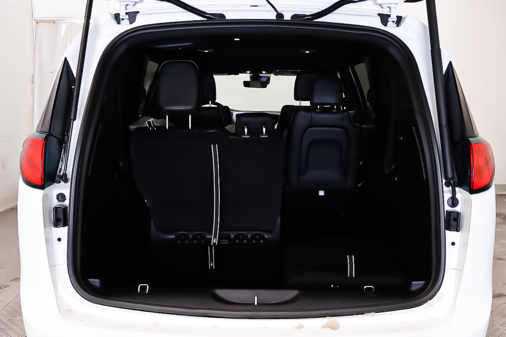 2026 Chrysler Grand Caravan SXT in Terrebonne, Quebec - 6 - w1024h768px