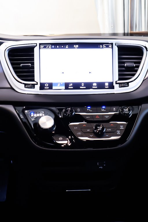 2026 Chrysler Grand Caravan SXT in Terrebonne, Quebec - 17 - w1024h768px