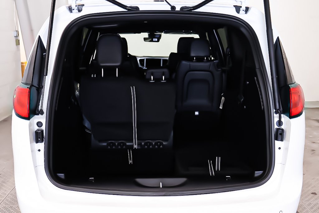 2026 Chrysler Grand Caravan SXT in Terrebonne, Quebec - 6 - w1024h768px