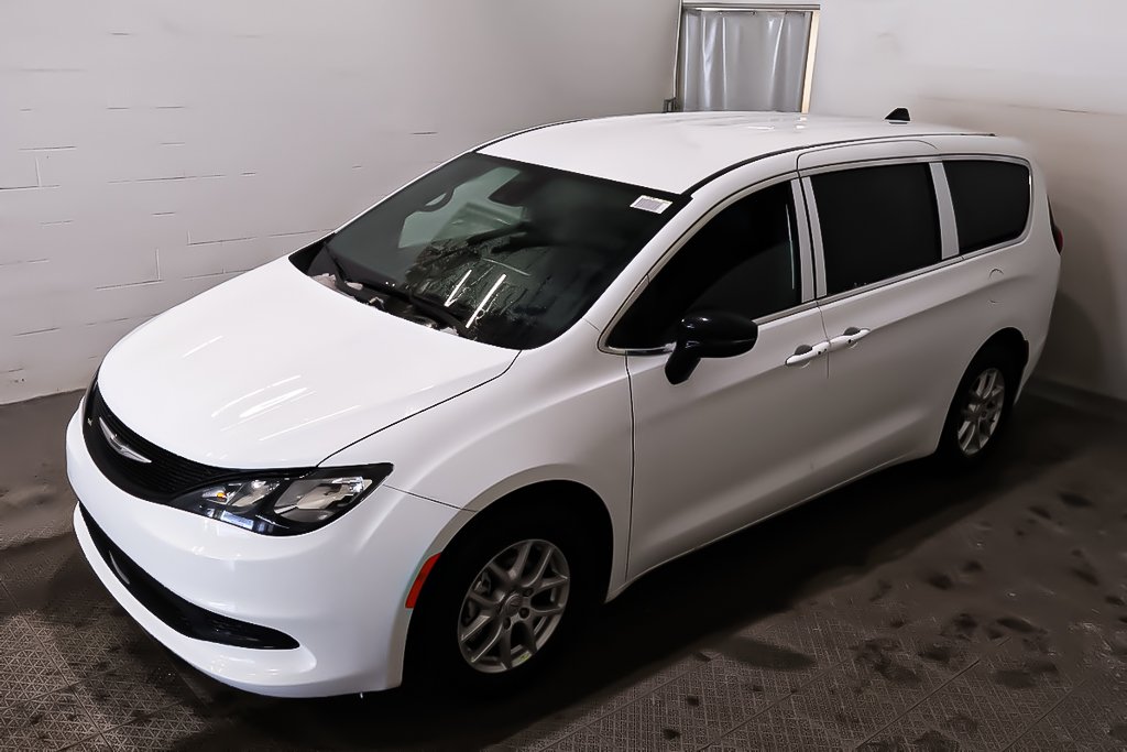 2026 Chrysler Grand Caravan SXT in Terrebonne, Quebec - 3 - w1024h768px