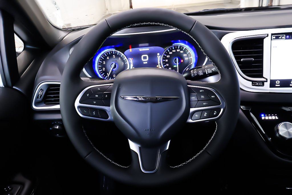 2026 Chrysler Grand Caravan SXT in Terrebonne, Quebec - 13 - w1024h768px