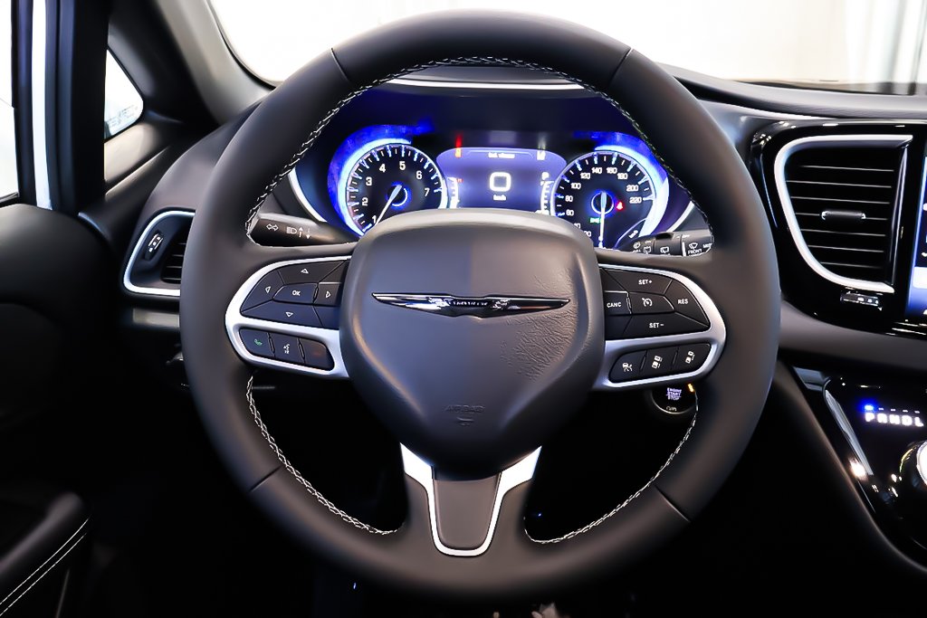 Chrysler Grand Caravan SXT 2026 à Terrebonne, Québec - 13 - w1024h768px