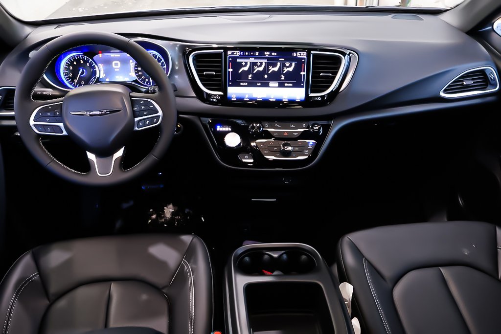 Chrysler Grand Caravan SXT 2026 à Terrebonne, Québec - 12 - w1024h768px