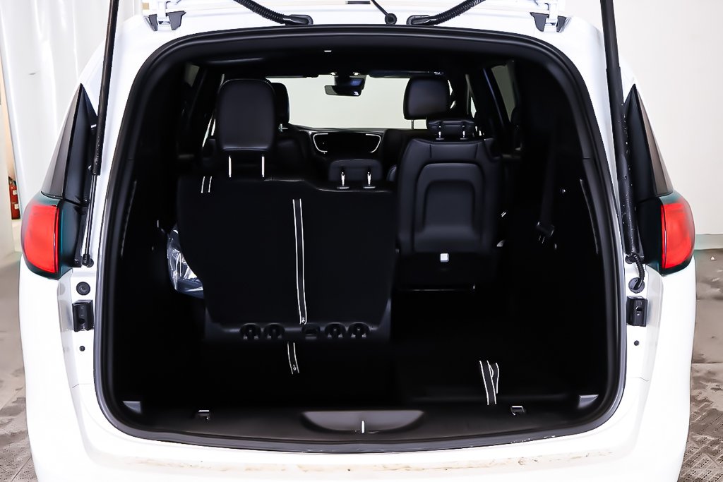 Chrysler Grand Caravan SXT 2026 à Terrebonne, Québec - 6 - w1024h768px