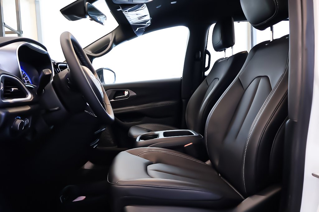 Chrysler Grand Caravan SXT 2026 à Terrebonne, Québec - 10 - w1024h768px