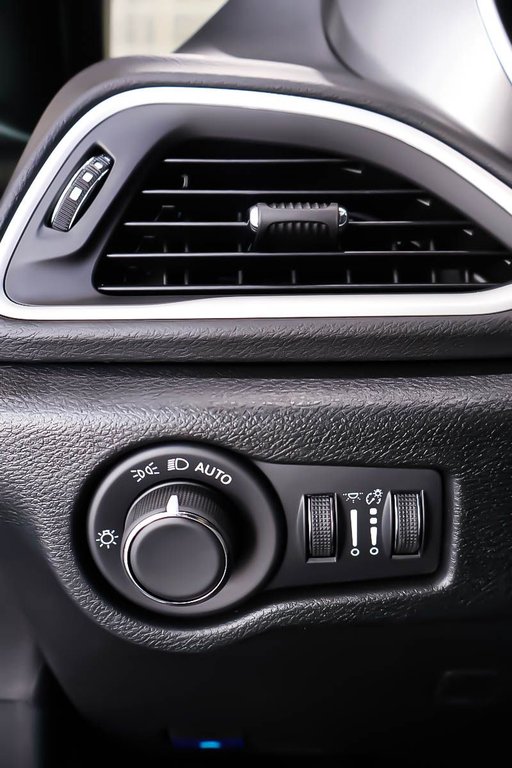 2026 Chrysler Grand Caravan SXT in Terrebonne, Quebec - 18 - w1024h768px