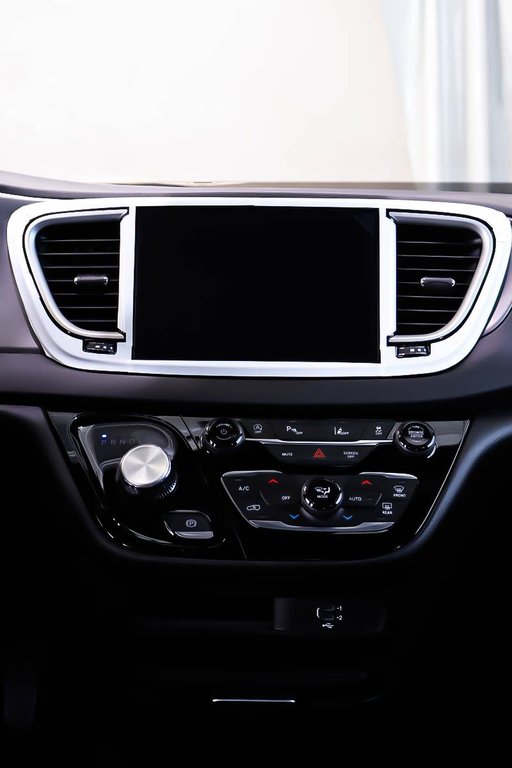 2026 Chrysler Grand Caravan SXT in Terrebonne, Quebec - 16 - w1024h768px