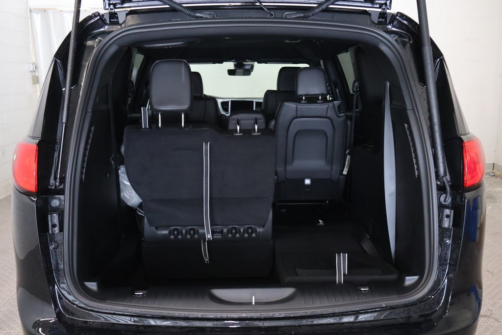 Chrysler Grand Caravan SXT 2026 à Terrebonne, Québec - 6 - w1024h768px