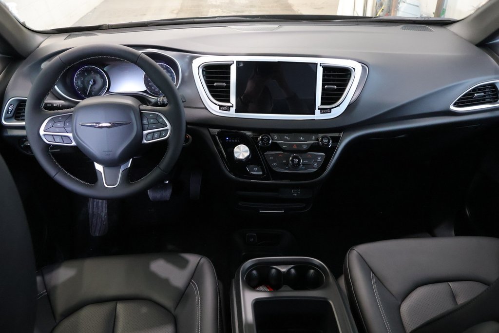 Chrysler Grand Caravan SXT 2026 à Terrebonne, Québec - 12 - w1024h768px