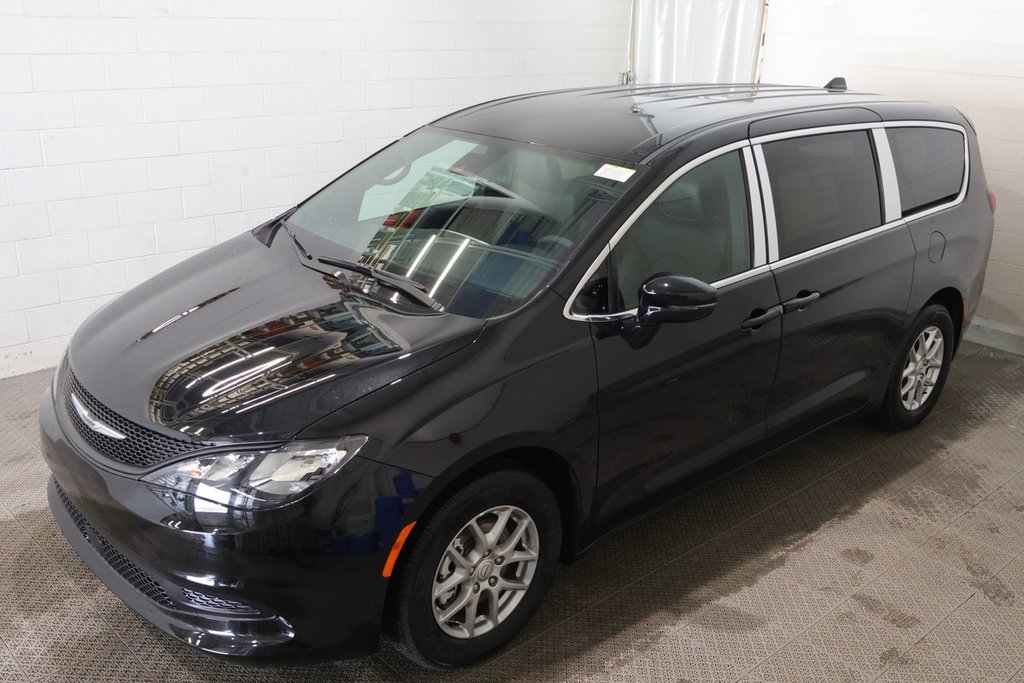 Chrysler Grand Caravan SXT 2026 à Terrebonne, Québec - 3 - w1024h768px