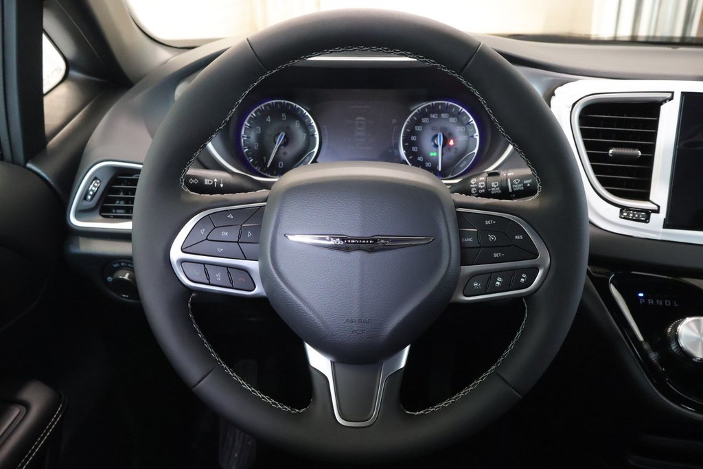 Chrysler Grand Caravan SXT 2026 à Terrebonne, Québec - 13 - w1024h768px