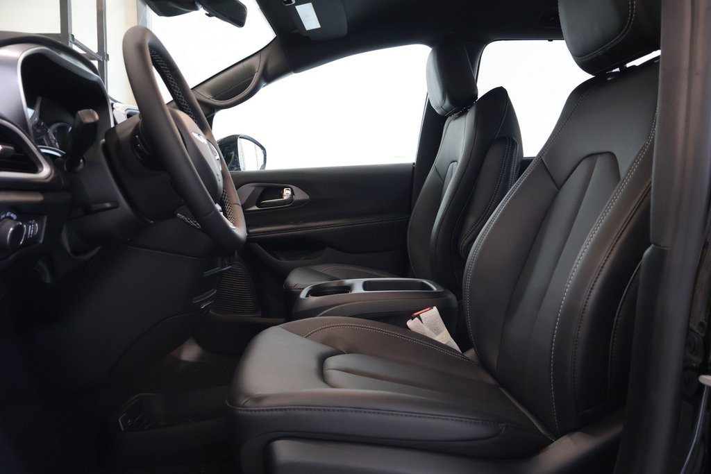 Chrysler Grand Caravan SXT 2026 à Terrebonne, Québec - 10 - w1024h768px