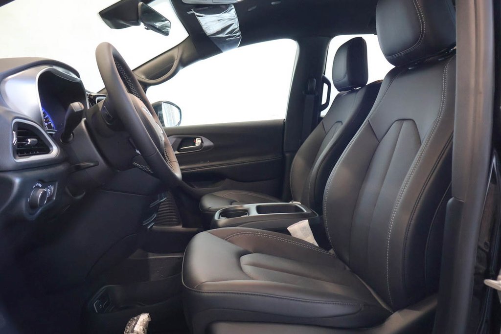 Chrysler Grand Caravan SXT 2026 à Terrebonne, Québec - 10 - w1024h768px