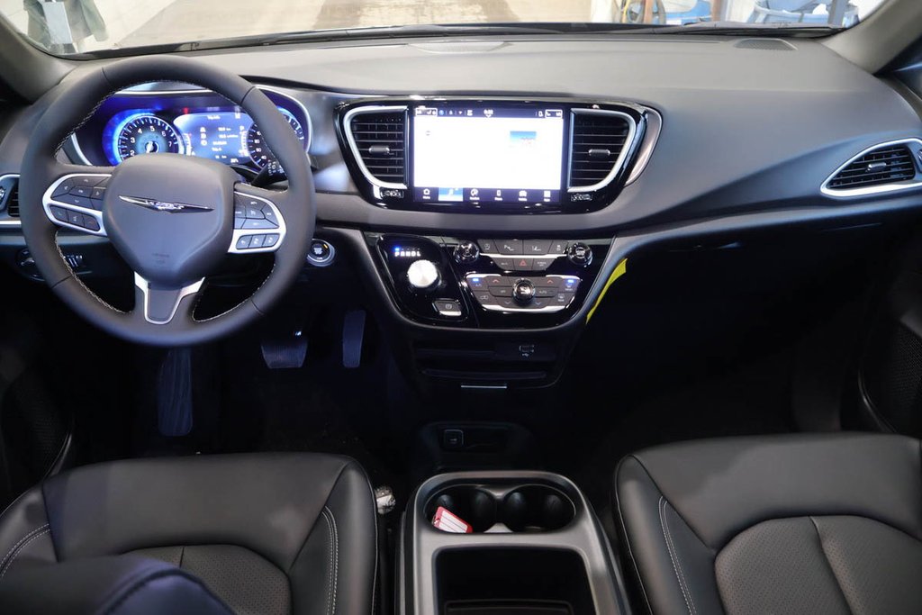 Chrysler Grand Caravan SXT 2026 à Terrebonne, Québec - 12 - w1024h768px