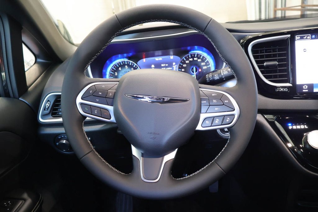 Chrysler Grand Caravan SXT 2026 à Terrebonne, Québec - 13 - w1024h768px