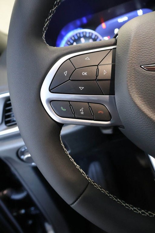 Chrysler Grand Caravan SXT 2026 à Terrebonne, Québec - 14 - w1024h768px