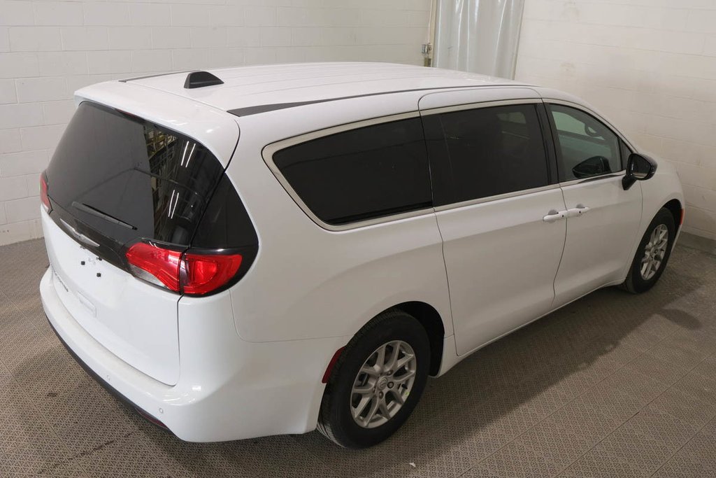 Chrysler Grand Caravan SXT 2026 à Terrebonne, Québec - 8 - w1024h768px