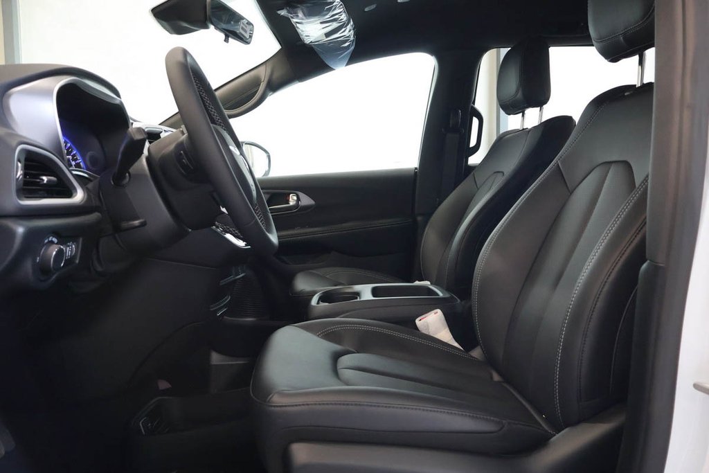 Chrysler Grand Caravan SXT 2026 à Terrebonne, Québec - 10 - w1024h768px