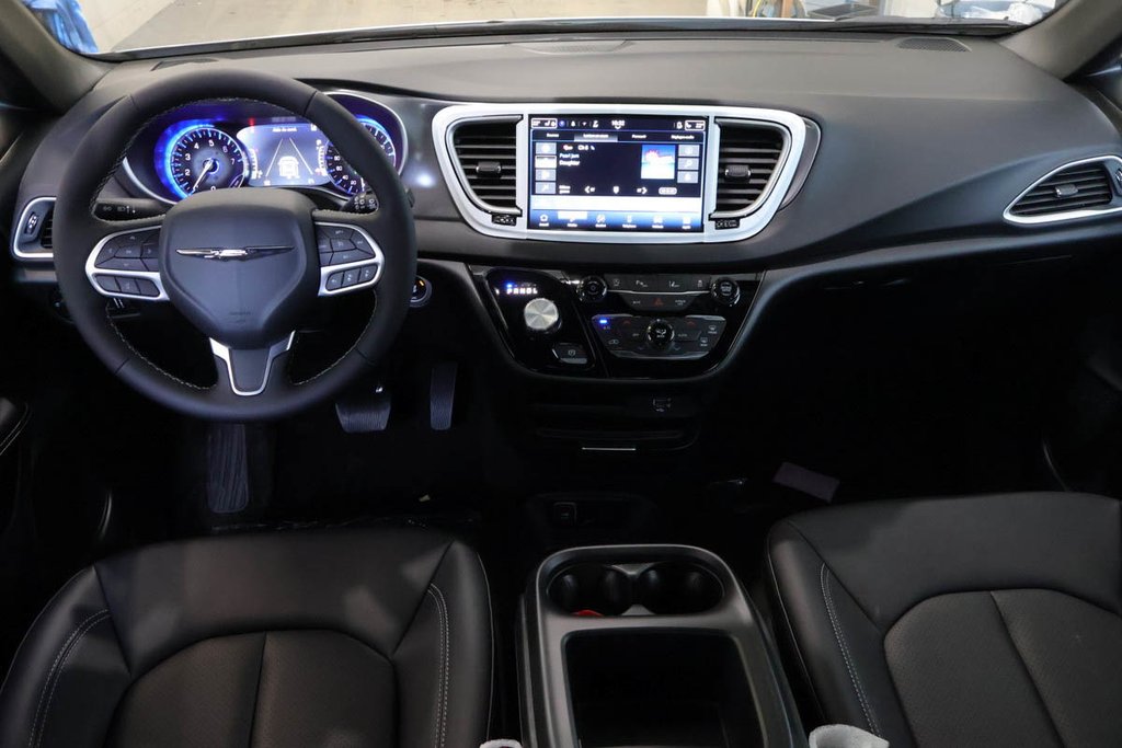 Chrysler Grand Caravan SXT 2026 à Terrebonne, Québec - 12 - w1024h768px