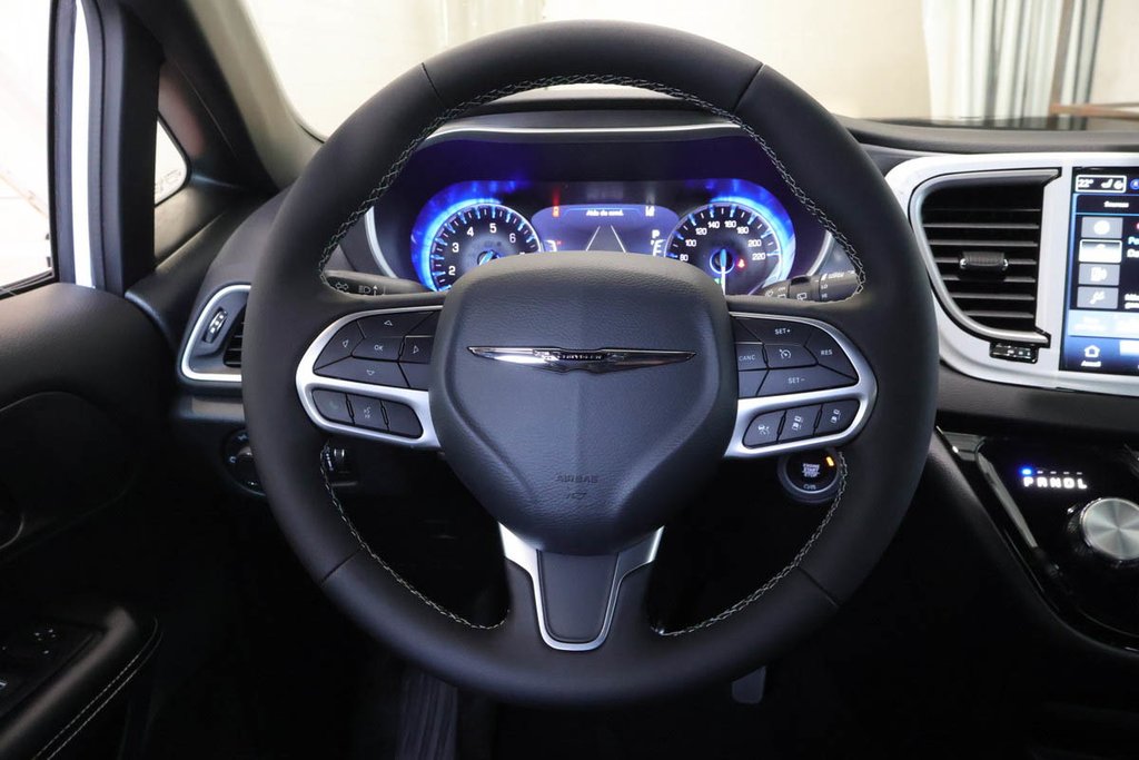 Chrysler Grand Caravan SXT 2026 à Terrebonne, Québec - 13 - w1024h768px