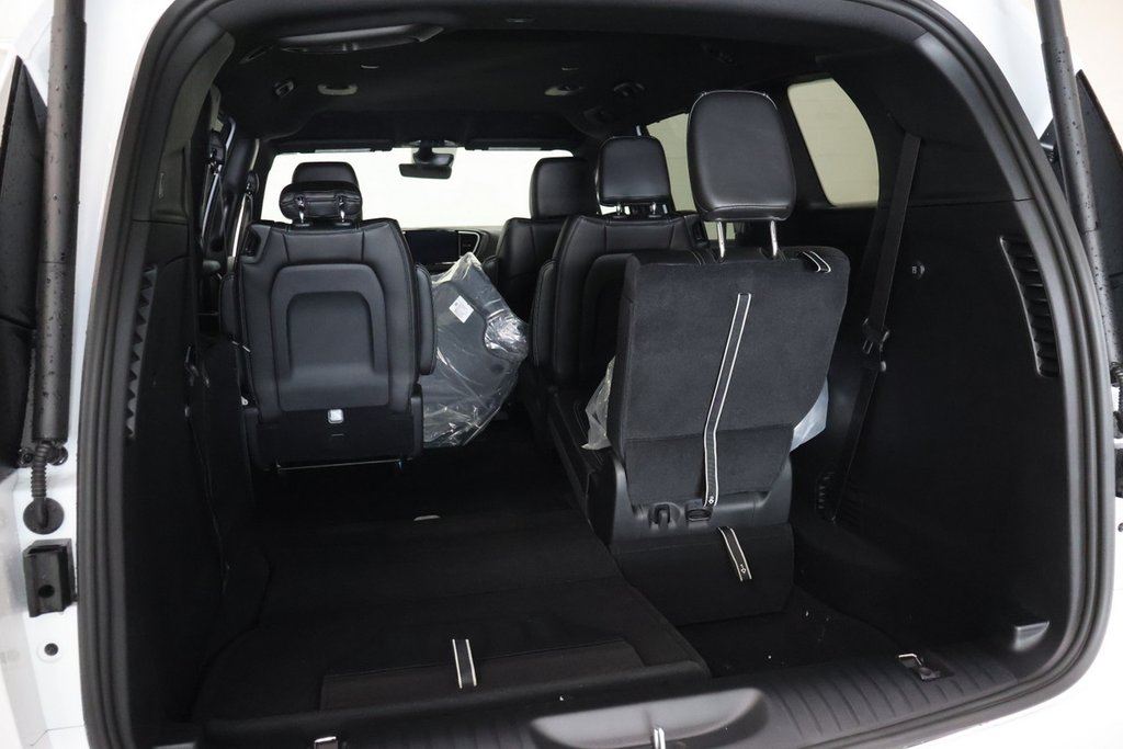 2027 Chrysler Grand Caravan SXT in Terrebonne, Quebec - 19 - w1024h768px