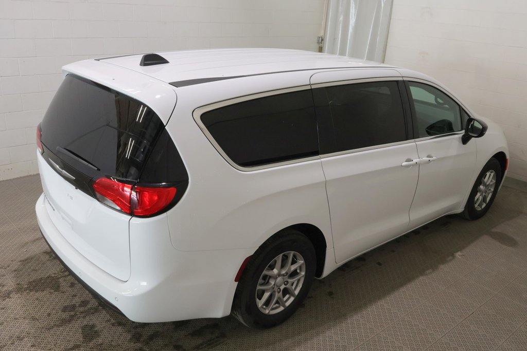 2027 Chrysler Grand Caravan SXT in Terrebonne, Quebec - 17 - w1024h768px