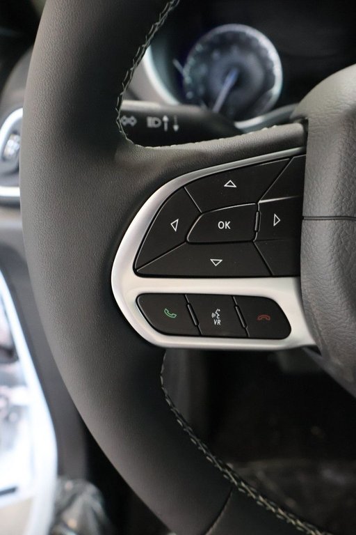 2027 Chrysler Grand Caravan SXT in Terrebonne, Quebec - 9 - w1024h768px