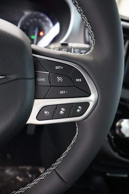 2027 Chrysler Grand Caravan SXT in Terrebonne, Quebec - 10 - w1024h768px