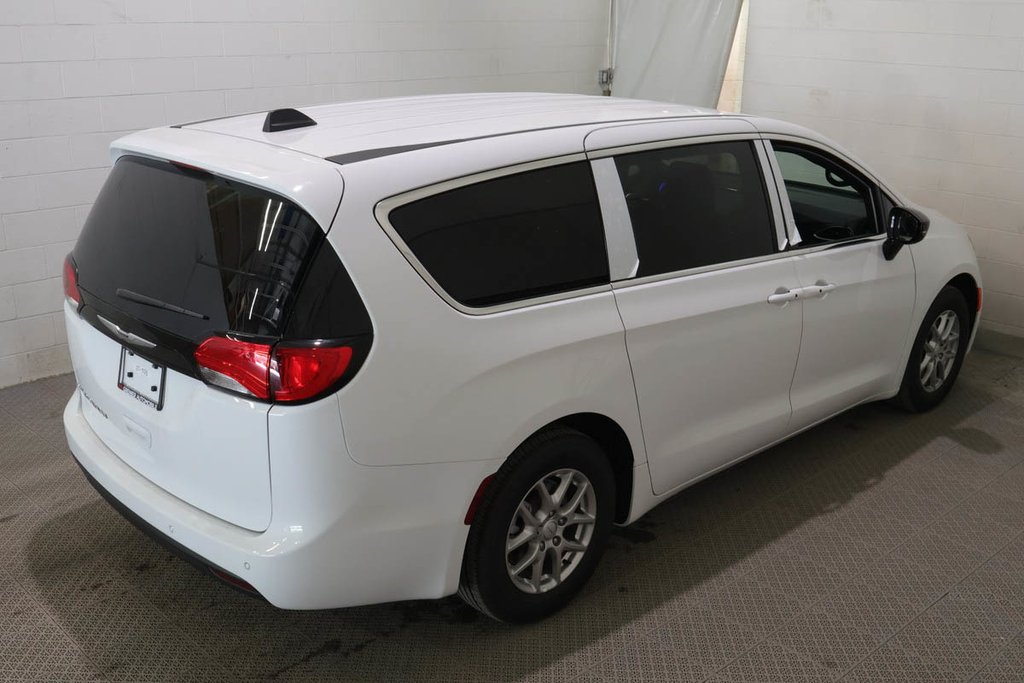 Chrysler Grand Caravan SXT 2027 à Terrebonne, Québec - 8 - w1024h768px