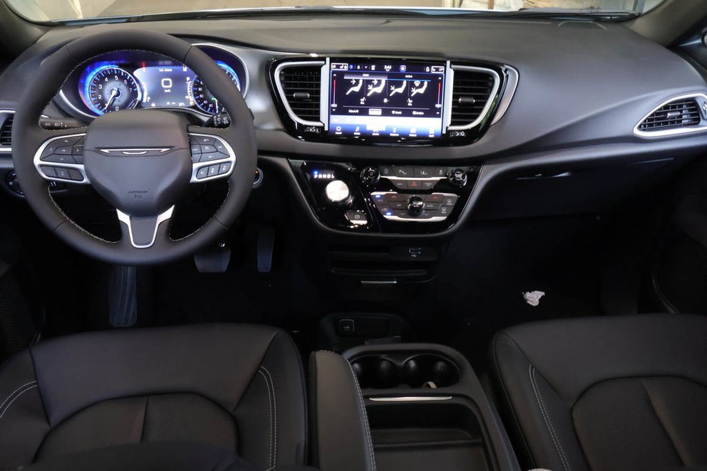 Chrysler Grand Caravan SXT 2027 à Terrebonne, Québec - 12 - w1024h768px