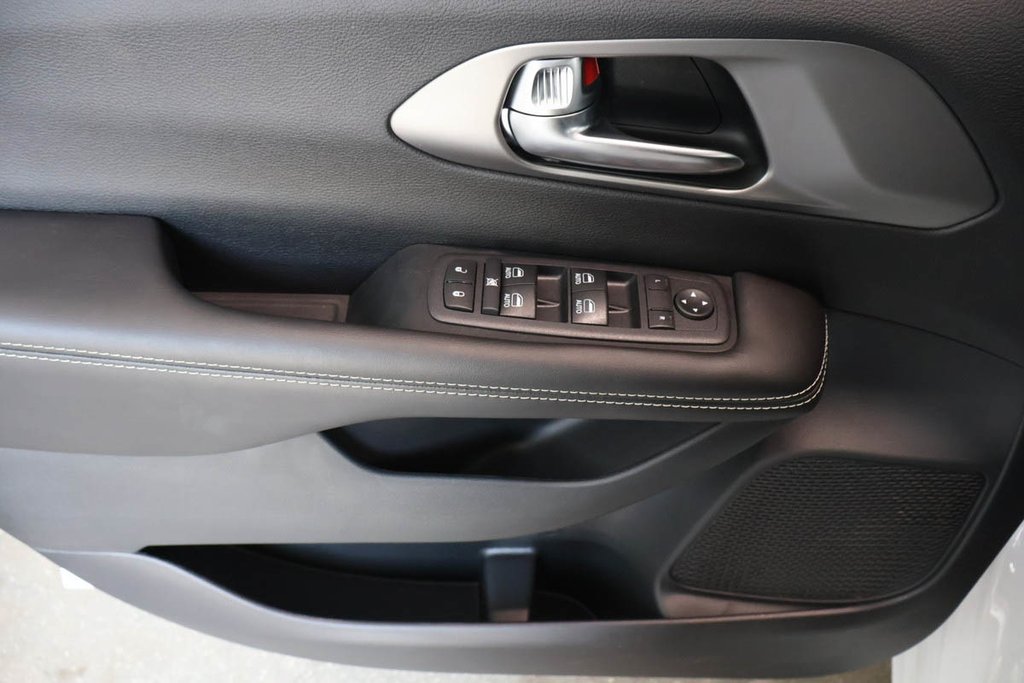 Chrysler Grand Caravan SXT 2027 à Terrebonne, Québec - 21 - w1024h768px