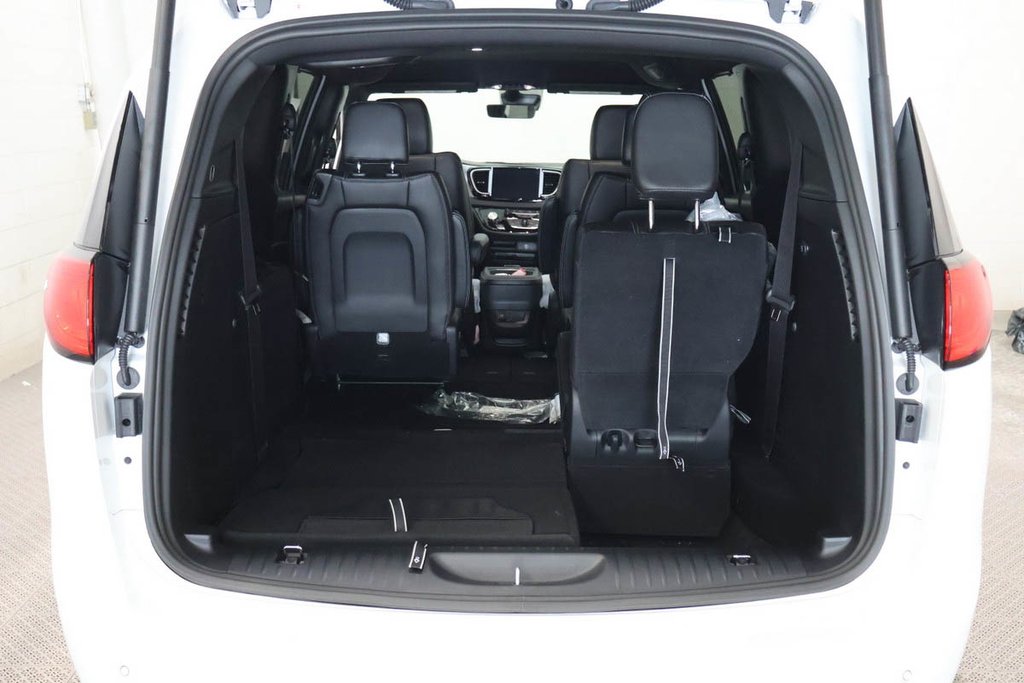 Chrysler Grand Caravan SXT 2027 à Terrebonne, Québec - 6 - w1024h768px