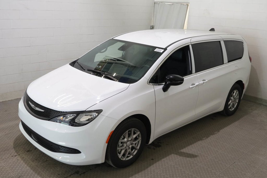 Chrysler Grand Caravan SXT 2027 à Terrebonne, Québec - 3 - w1024h768px