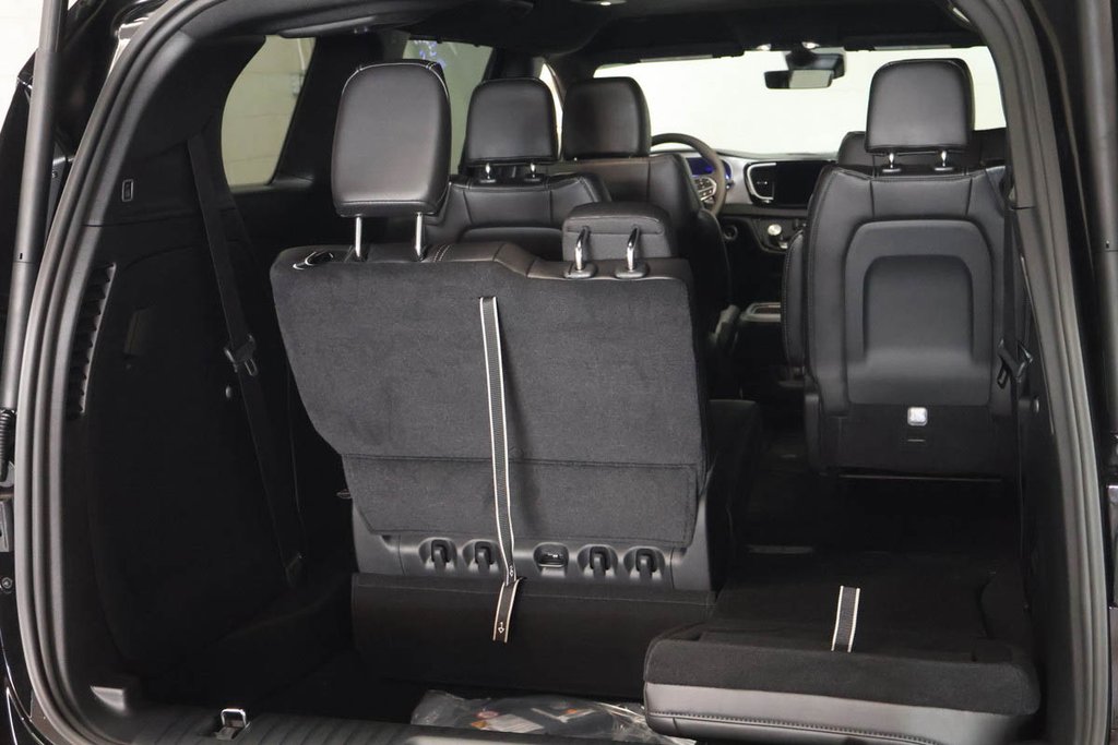 Chrysler Grand Caravan SXT 2027 à Terrebonne, Québec - 7 - w1024h768px