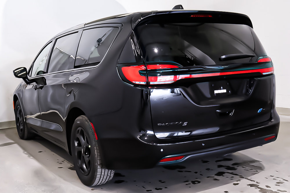 2024 Chrysler Pacifica Hybrid S APPEARANCE in Terrebonne, Quebec - 5 - w1024h768px