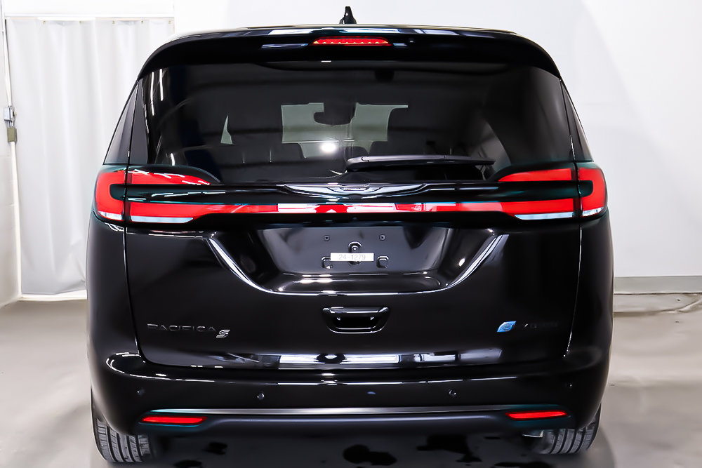 2024 Chrysler Pacifica Hybrid S APPEARANCE in Terrebonne, Quebec - 6 - w1024h768px