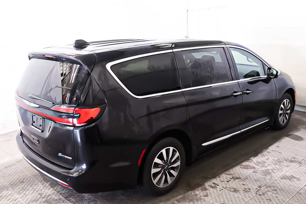 2022 Chrysler PACIFICA PHEV LIMITED + TOIT OUVRANT PANO + CUIR + GPS in Terrebonne, Quebec - 10 - w1024h768px