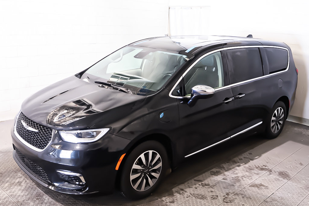 2022 Chrysler PACIFICA PHEV LIMITED + TOIT OUVRANT PANO + CUIR + GPS in Terrebonne, Quebec - 3 - w1024h768px